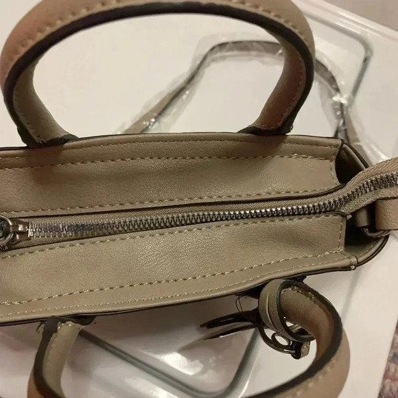 NWT Nine West Women’s Tan Mini Bag With Stripes & Handle - Picture 7 of 7